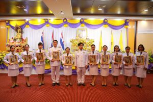 พิธีรับพระราชทานพระบรมฉายาลักษณ์พระบาทสมเด็จพระเจ้าอยู่หัว ที่ฉายกับสมเด็จพระนางเจ้า ฯ พระบรมราชินี ให้กับตัวแทนโรงเรียนและศูนย์พัฒนาเด็กเล็กในสังกัดเทศบาลนครรังสิต